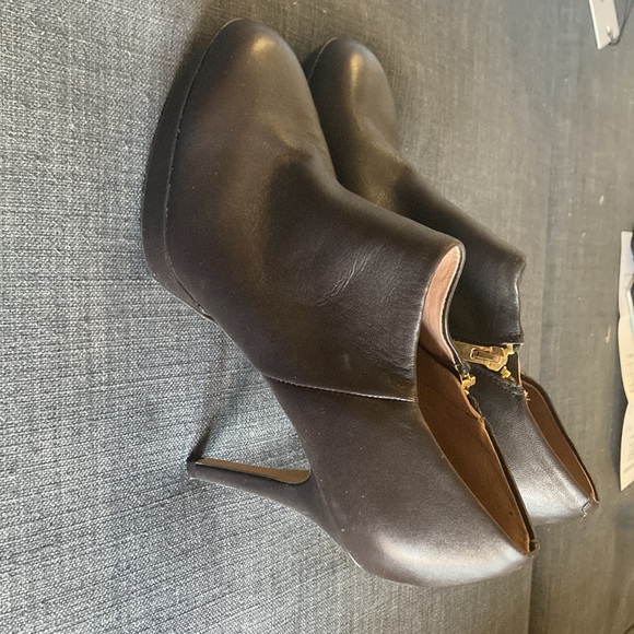 Vince Camuto leather booties - Picture 4 of 6